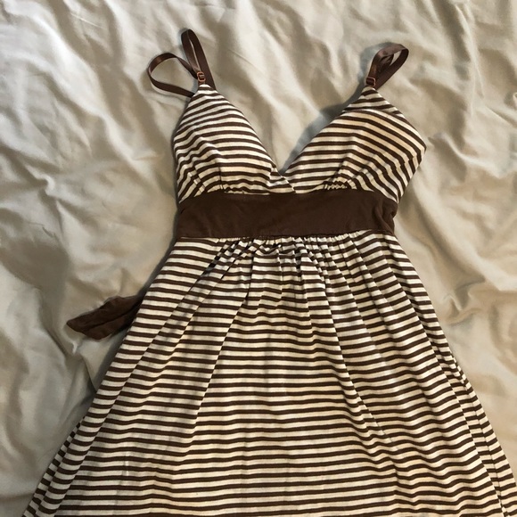 Cute flowy summer dress - Picture 2 of 5